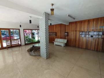 Mint Condition 3 Bed Flat With Deeds