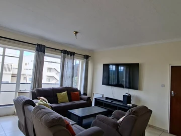 2 Bedroom Flat & Apartment