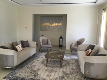 5 Bedroom Flat & Apartment