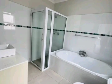 3 Bedroom Flat & Apartment