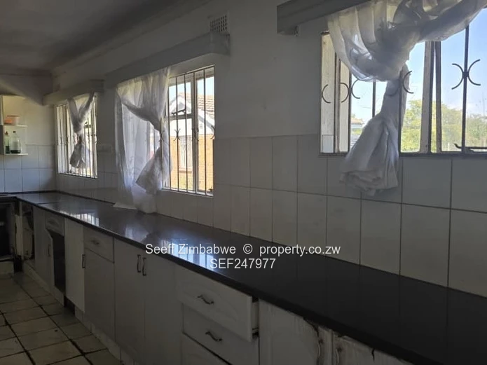 Highlands 5-Bed Family Home on 3,554 m² — Borehole