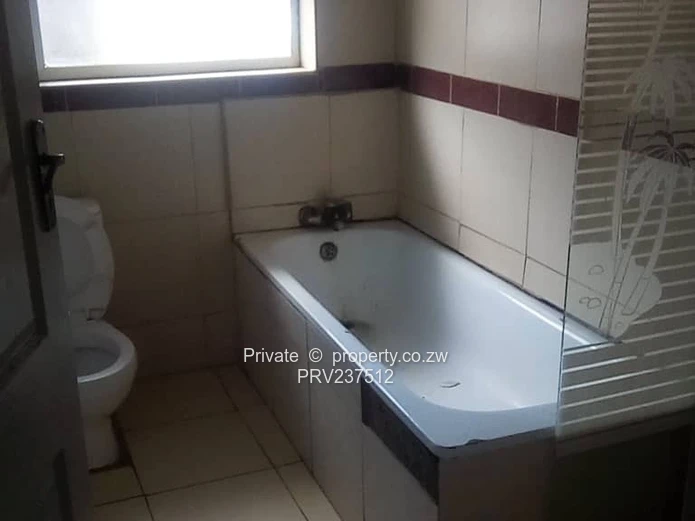 Madokero 2-Bed Garden Flat – Built-in Wardrobes & Yard