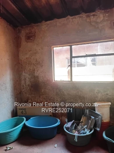 4-Bed Fixer in Kuwadzana - 1 Bath, 200m2 Plot, Good ZESA