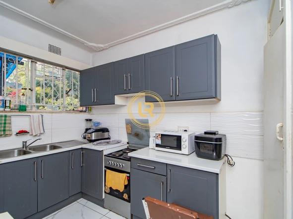 2 Bedroom Flat & Apartment