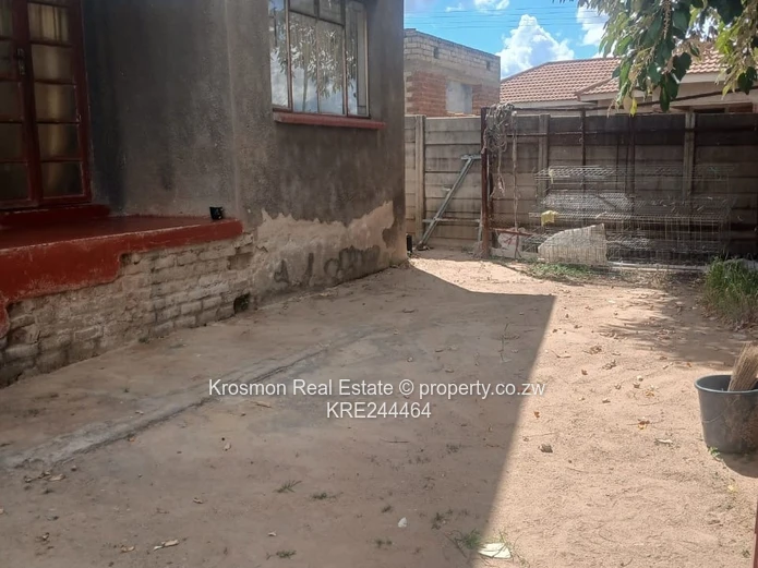 Marondera: Walled 3-Bed Home 