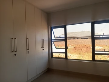 3 Bedroom Flat & Apartment