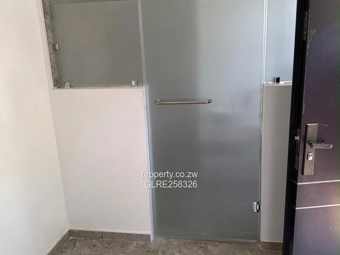 Modern 4-Bed, 5-Bath Flat with Borehole in Vainona