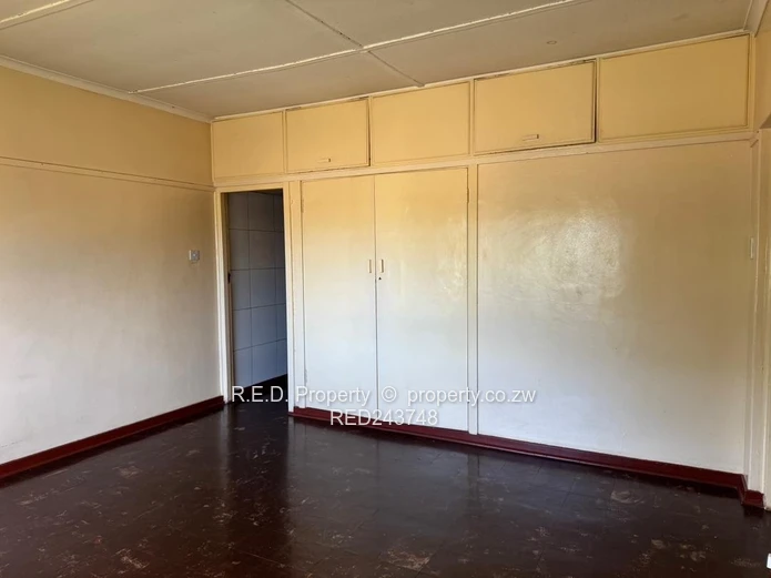 Flat to Rent In Famona!