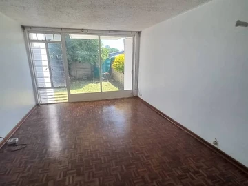 2 Bedroom Flat & Apartment