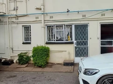 2 Bedroom Flat & Apartment