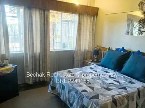 Spacious 4-Bed Home on 1500m² with Flatlet — Northlea