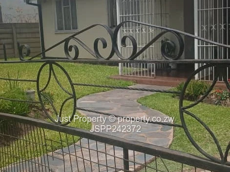 3-Bed Southerton Home — Garden, Driveway 