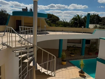 6 Bedroom House