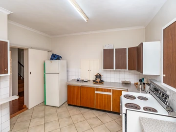 3 Bedroom Flat & Apartment