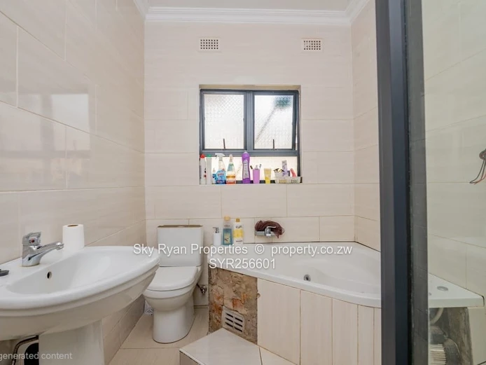 5-Bedroom Family Home For Sale - Madokero 