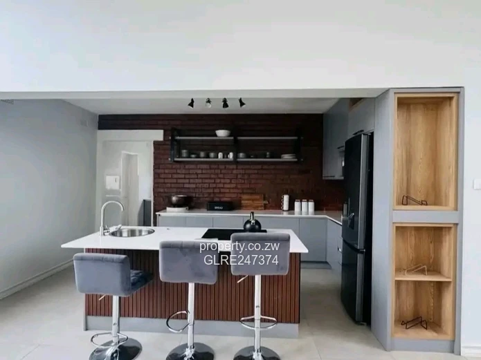 Spacious 3-Bed Apartment in Hatfield with Borehole