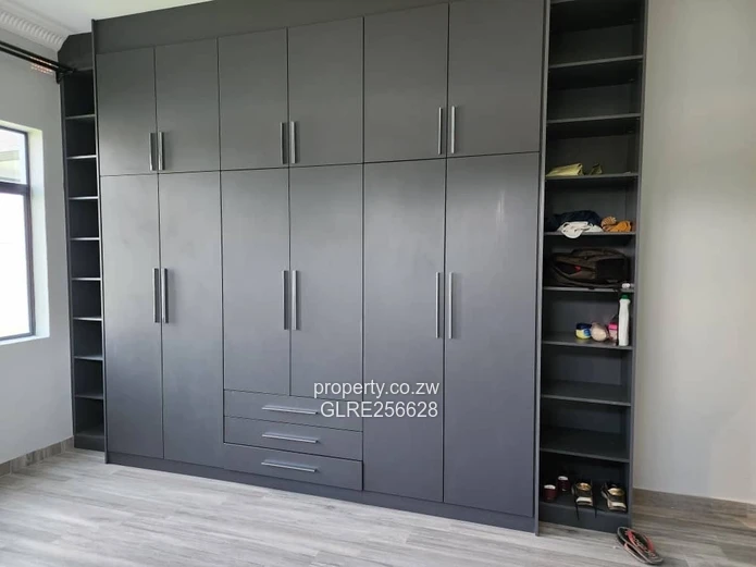 Borrowdale: Modern 4-Bed Apt w/ Glass Balconies & Borehole