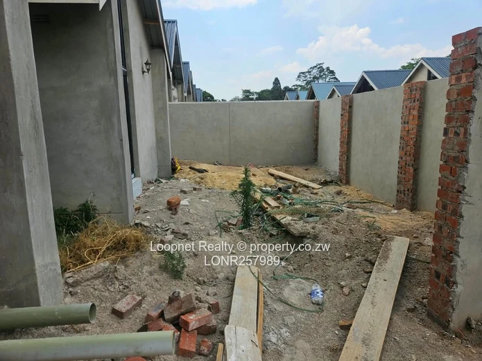 Spacious 3BR Garden Flat Greendale – Open-plan Kitchen & Borehole
