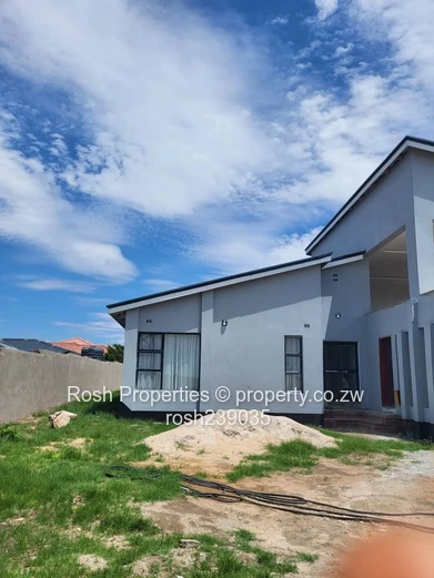 Modern 5-Bed Home on 1000m² in Zimre Park — Borehole