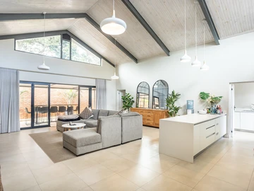 Secure, Stylish & Practical 3-Bed 3-Bath Highlands Townhouse