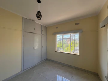 2 Bedroom Flat & Apartment