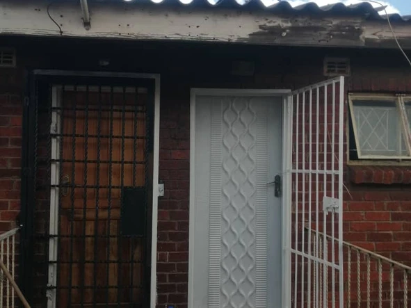 2 Bedroom Flat & Apartment