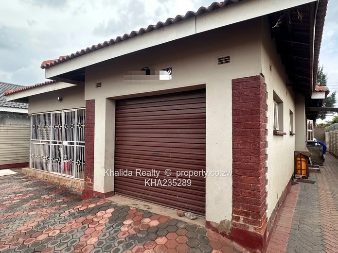 4-Bedroom House for Sale in Glen View 1 Riverside