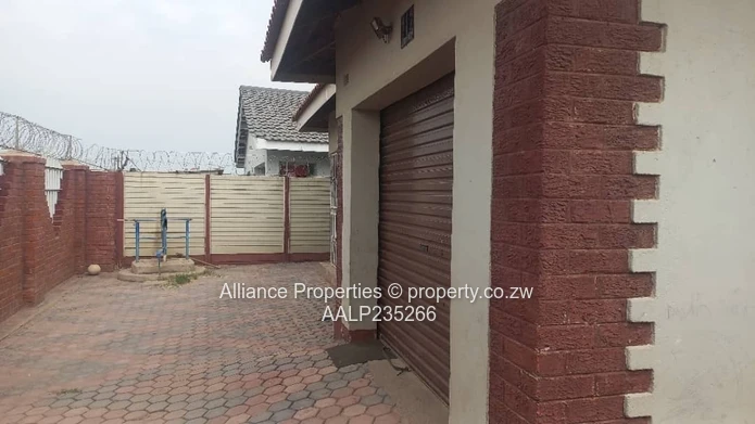 Modern Family Home with Solar Power in Glenview 1 Riverside