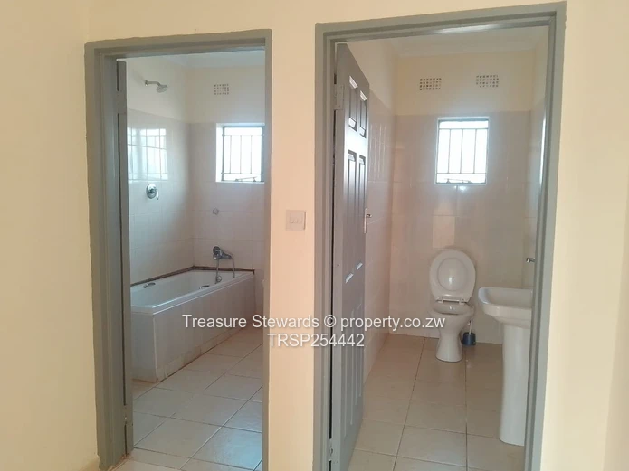 3-Bed Cottage with Borehole & Solar in Gletwin Park