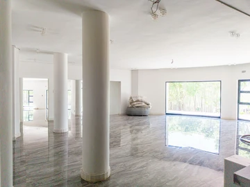 6 Bedroom House
