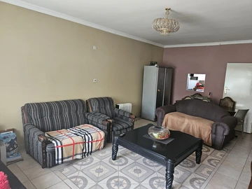 2 Bedroom Flat & Apartment