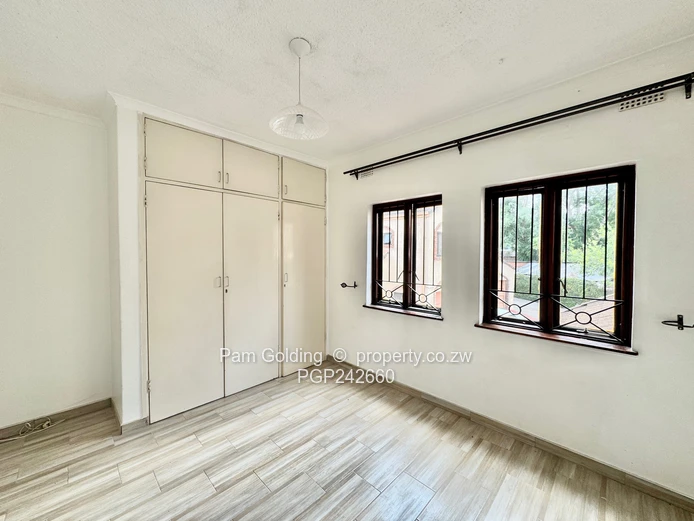 Charming  3 Bedroom Apartment - Newlands