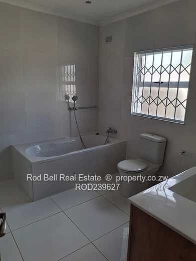 Neat 2-bedroom unit in secure complex