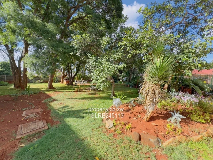 2BR Borrowdale Home — Walled Garden, Paved Drive & Water Tank