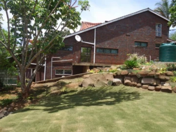 2 Bedroom Flat & Apartment