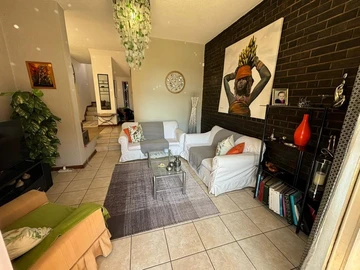 2 Bedroom Flat & Apartment