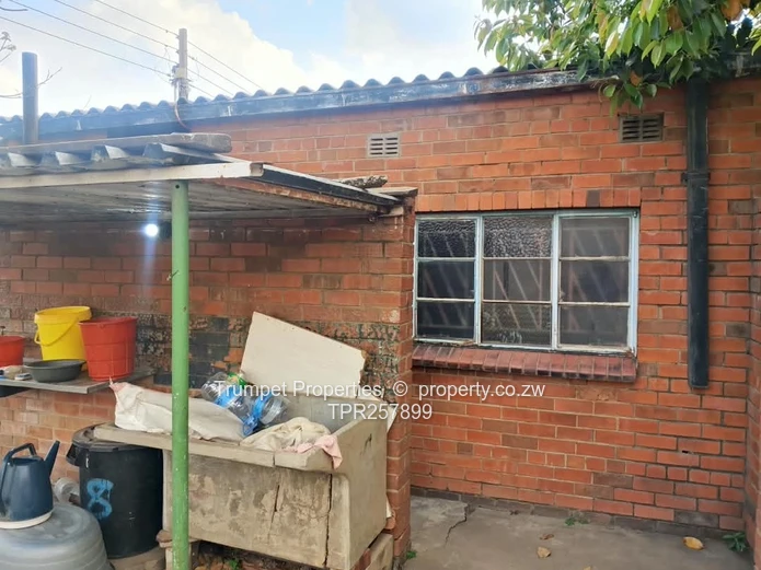 3-Bed Cranborne Home with Borehole & Thatched Braai