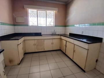 2 Bedroom Flat & Apartment