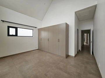 4 Bedroom Flat & Apartment