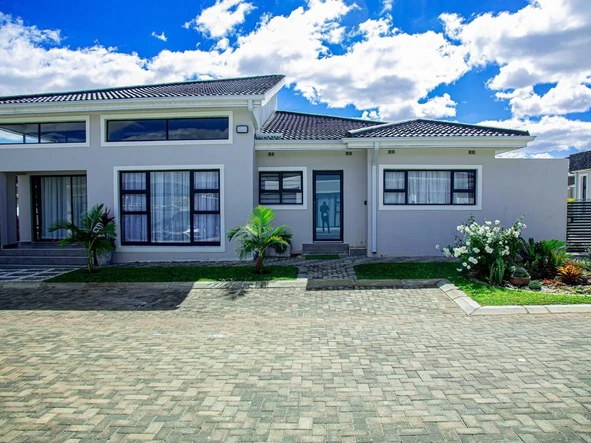 3 Bedroom Flat & Apartment