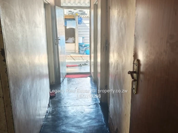 Spacious 5-Bed Highfield Home with Walled Yard & Fireplace (Sole Mandate)
