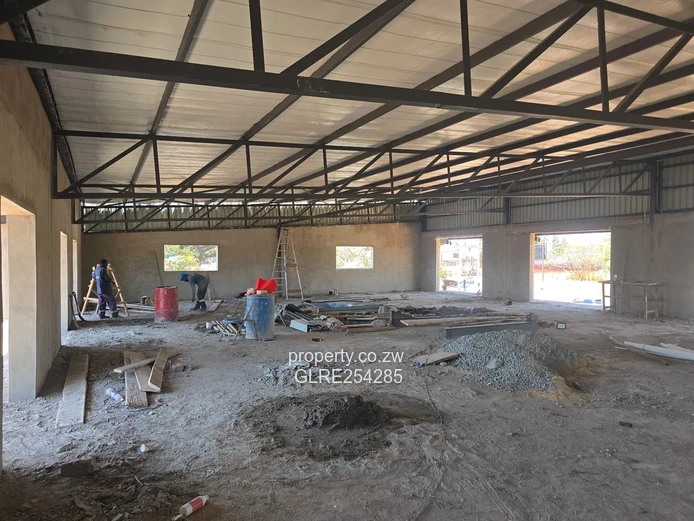 186m² Unfinished Industrial Warehouse — Belvedere (Borehole)