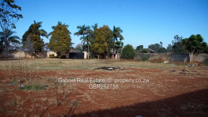 Subdivided residential stand in a built up area with tarred roads, sewer and electricity. (Sole Mandate)