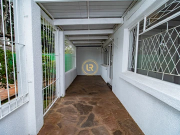 2 Bedroom Flat & Apartment