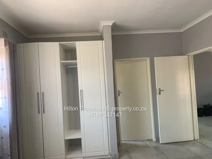 Spacious 5-Bed Parktown Home with Modern Kitchen & Borehole