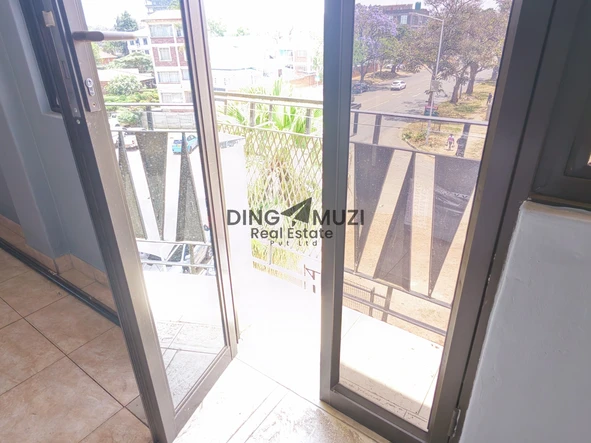 2 Bedroom Flat & Apartment