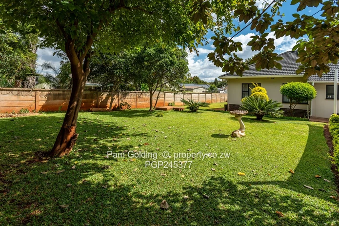 4- bedroom En suite Home on 1160sqm in Hillside