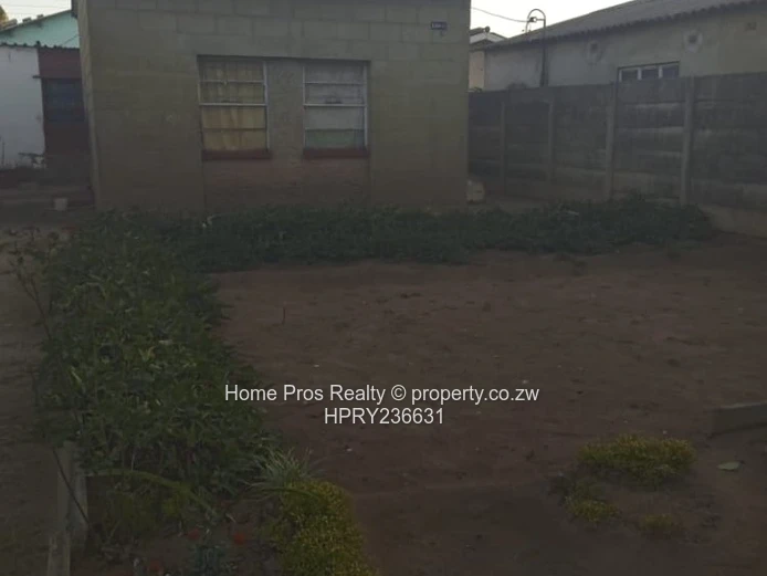 Zengeza 1-Bed Core House - Garden, Fenced Yard, Municipal Water (Sole Mandate)