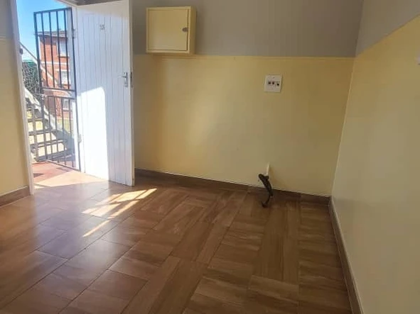 2 Bedroom Flat & Apartment