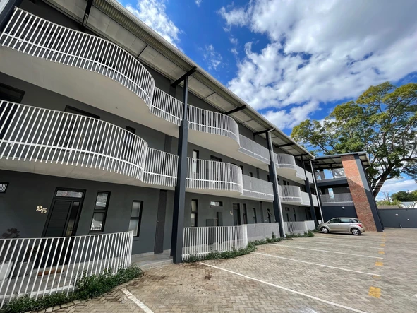 2 Bedroom Flat & Apartment